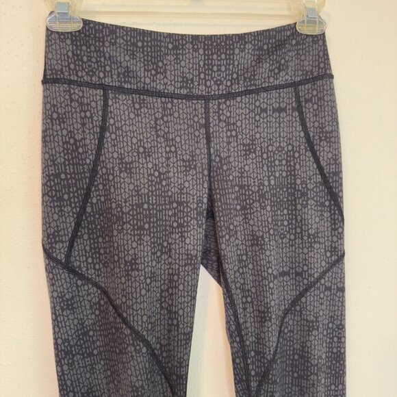 Patagonia Centered Worn Wear Gray Geometric Leggings Women's Sz M Athletic Yoga - Picture 4 of 15